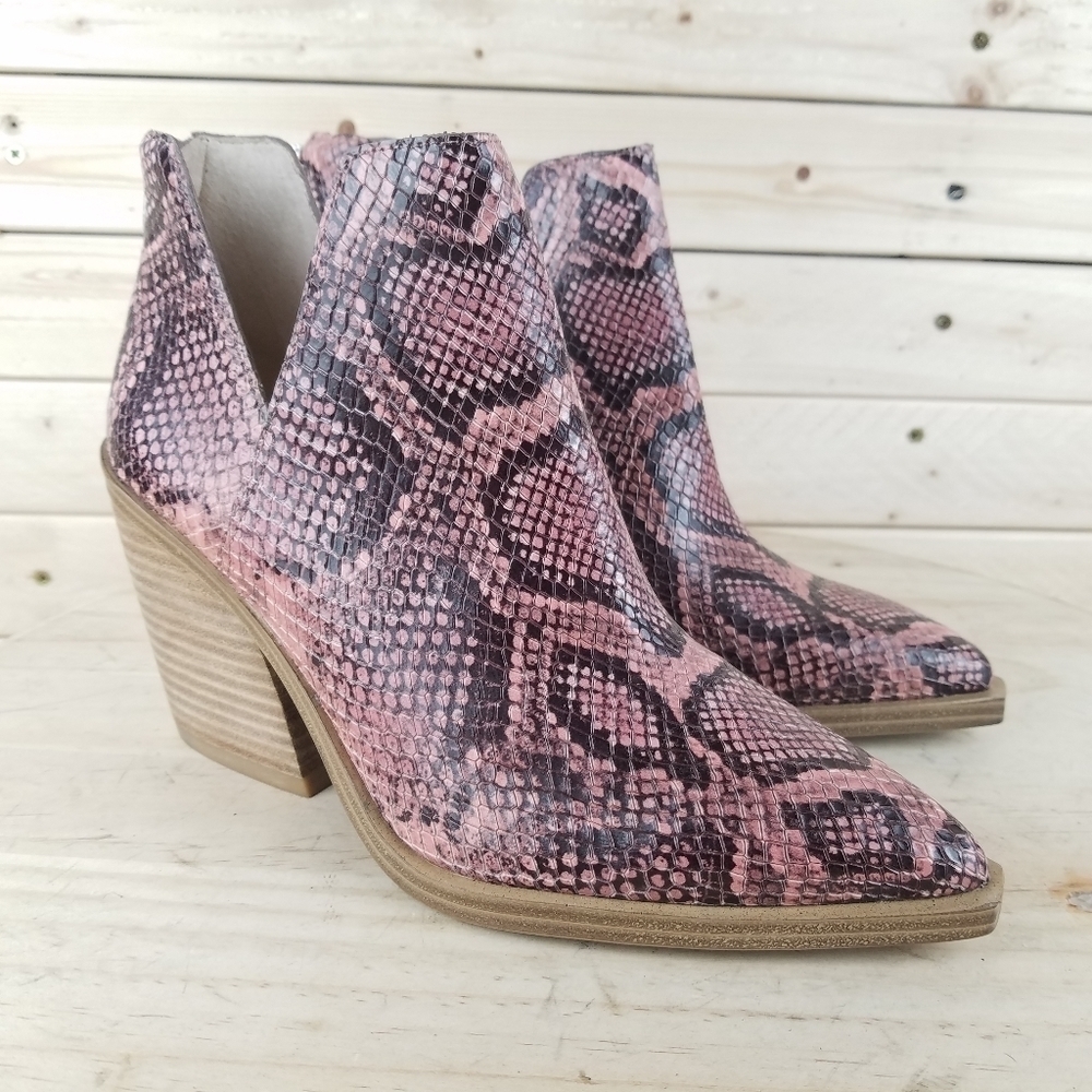 NEW Vince Camuto Gigietta Ankle Boot Leather Snakeskin Western Mobwife Biker 6 M